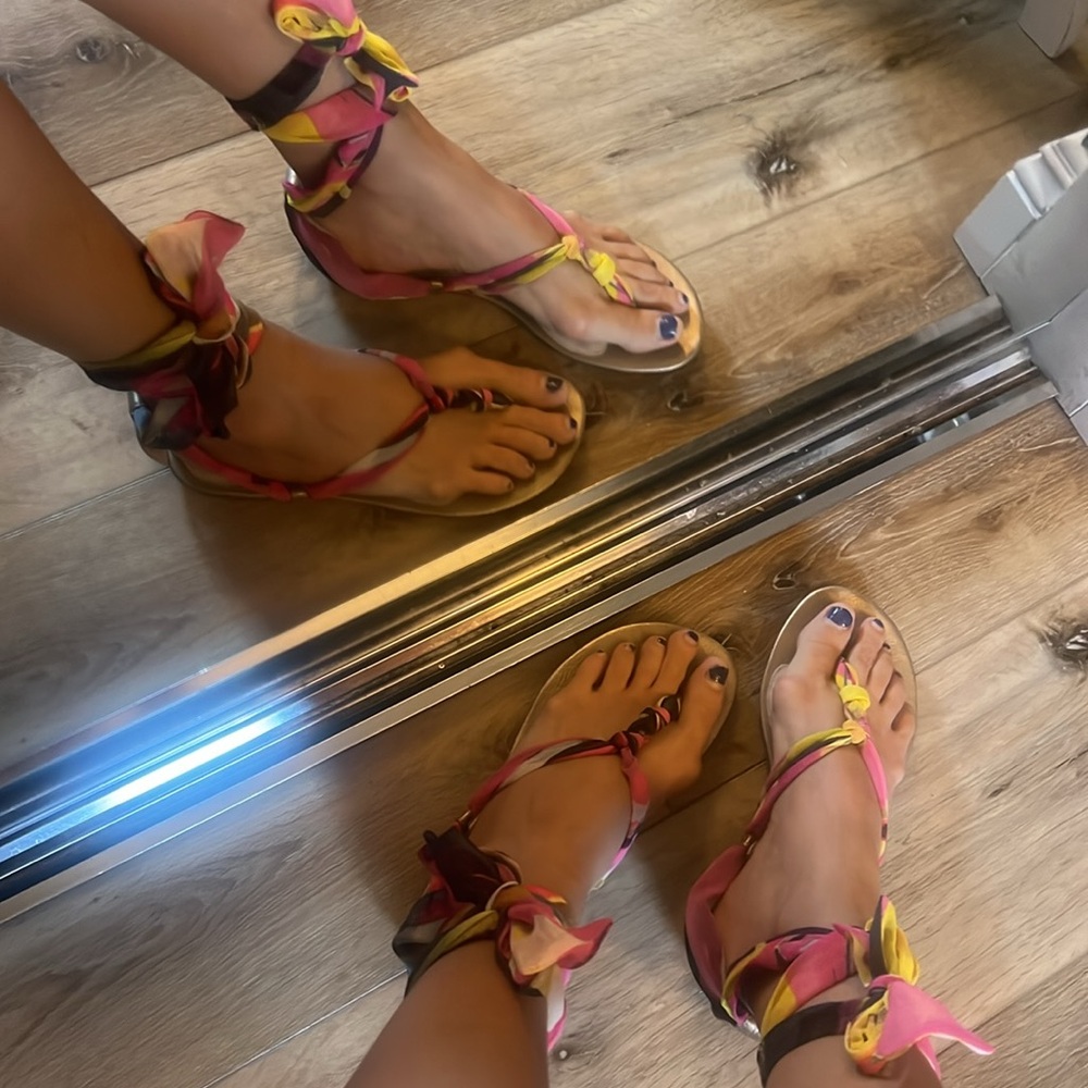 🛑 1 hour sale. UGG, size 7, Khloe Sandals - Pink and Yellow, worn twice - Picture 3 of 8